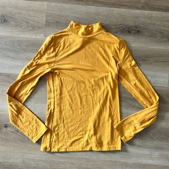 Forever 21 Woman’s Turtle Neck Long Sleeve Tee, Size: M- EUC - Picture 1 of 7